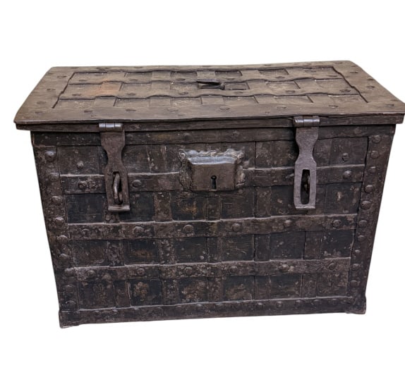 17th C German Armada Iron Strongbox Chest: 17th C German Armada Iron Strongbox Chest Antique 17th-century European (likely German, Nuremberg) wrought iron "Armada" strongbox or treasure chest. The exterior features a classic security design co
