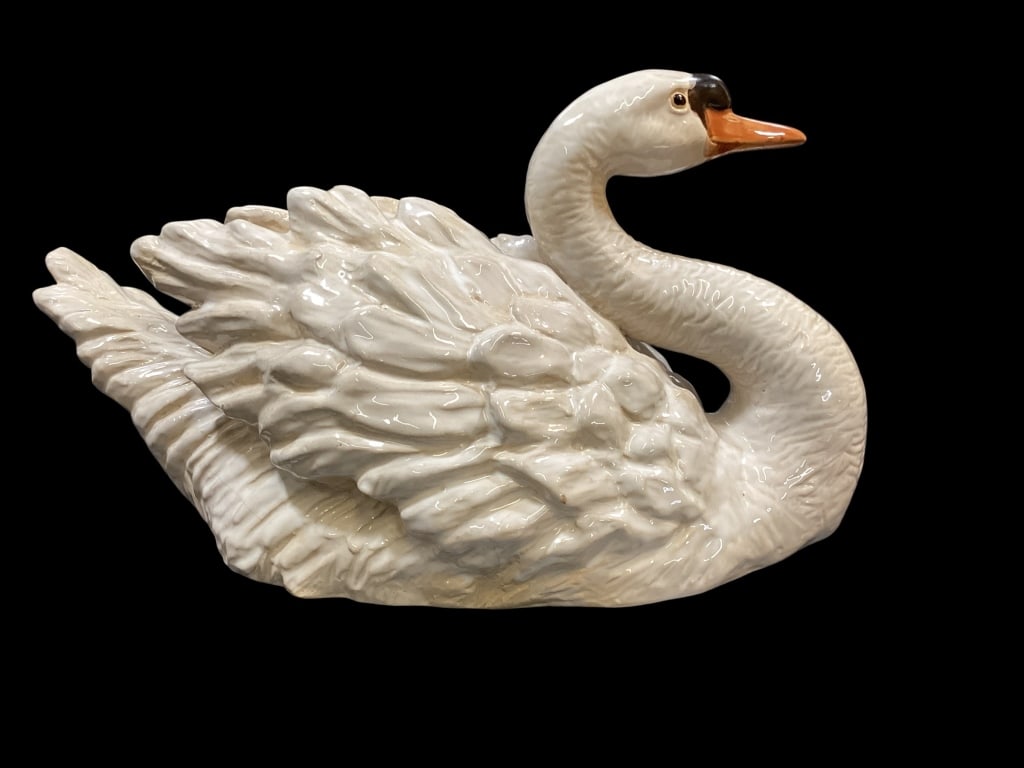 Majolica Swan (1 of 3)