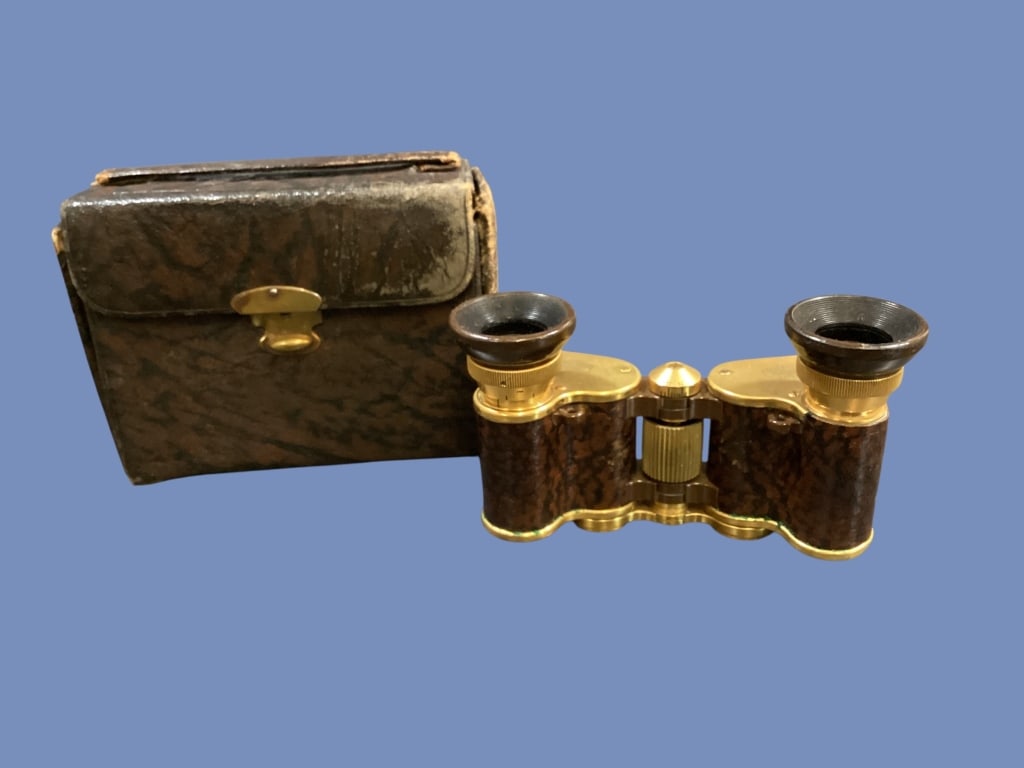 Carl Zeus’s Antique Opera Binoculars: Carl Zeus’s Antique Opera Binoculars Jena Teleater 1080450 model, 3x13.5. Gold plated with brown texture leather covering, presented with leather carrying case, * worn with broken front clasp,