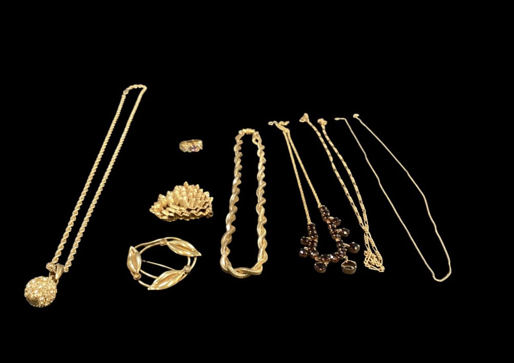 Gold Filled and Plated Jewelry: Gold Filled and Plated Jewelry 8 pieces 14 and 18 k gold filled jewelry articles. Circular leaf brooch, 14 inches tall with double rope chain, 2-18 inch chains, flower form brooch marked Germany, 24