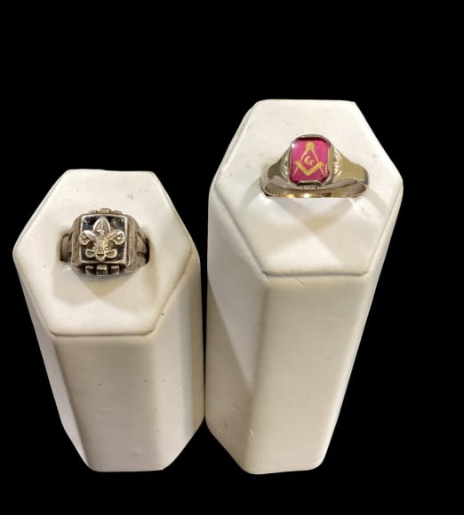 Masonic And Boy Scout Rings: Masonic And Boy Scout Rings Vintage BSA insignia ring, Sterling silver, Vintage Masonic ring, probably 10 k white gold with Square and Compass emblem representing Free masons. Red glass stone
