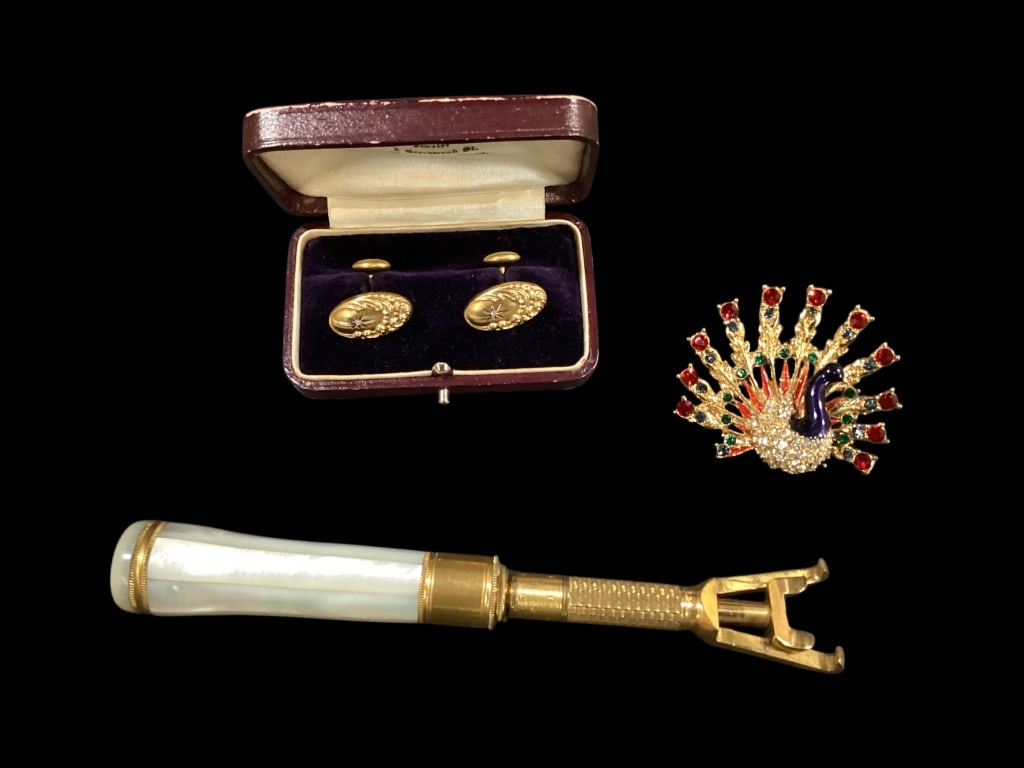 Jewelry, Oddities: Jewelry, Oddities Pair Vintage Gold filled cuff links, with monogram H. Present in original jeweler case for John Olson, Mass. Pearl handle gentleman’s razor, with fitted brass mounts, tight