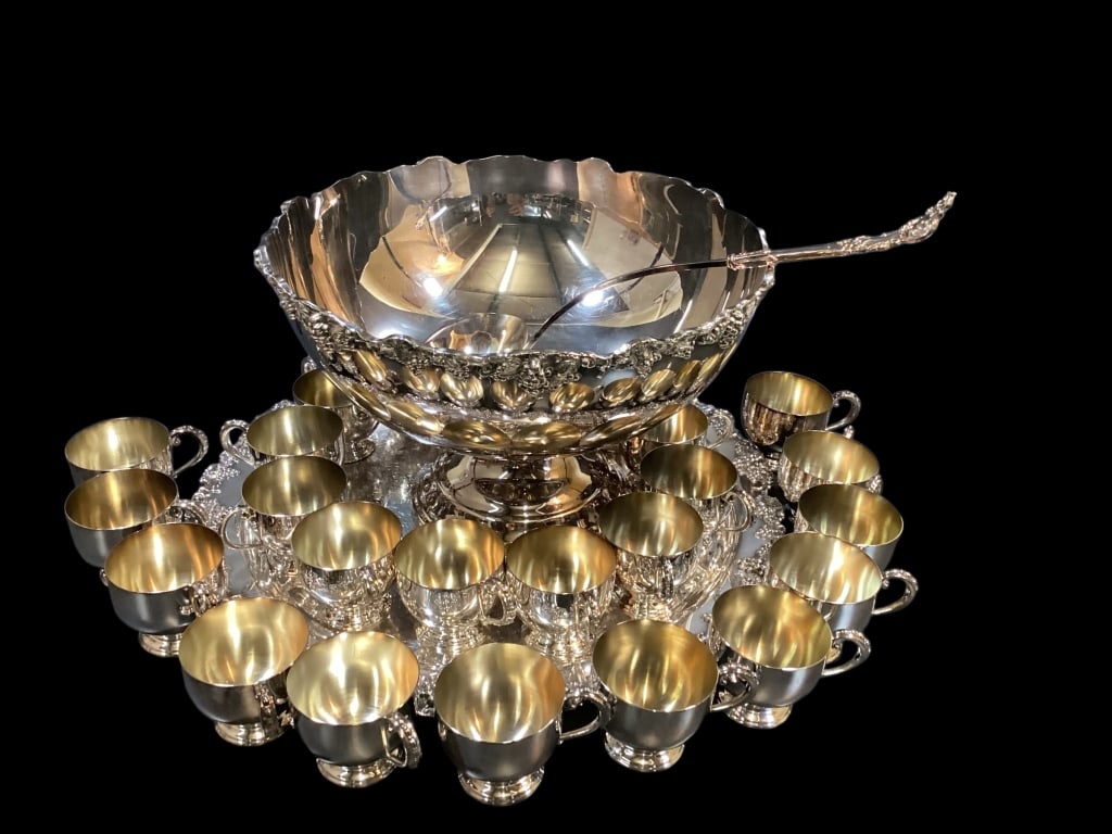 Silverplate Punch Bowl Set: Silverplate Punch Bowl Set Lovely Vintage Formal Punch Bowl set. Made by Towle, consisting of a circular 20 inch tray, large footed bowl, 24 punch cups and ladle. All decorated with grape clusters and