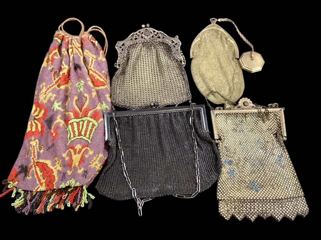 Vintage Ladies Handbags (1 of 1)