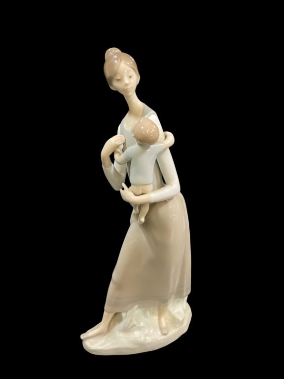 Lladro Motherhood Figurine (1 of 1)