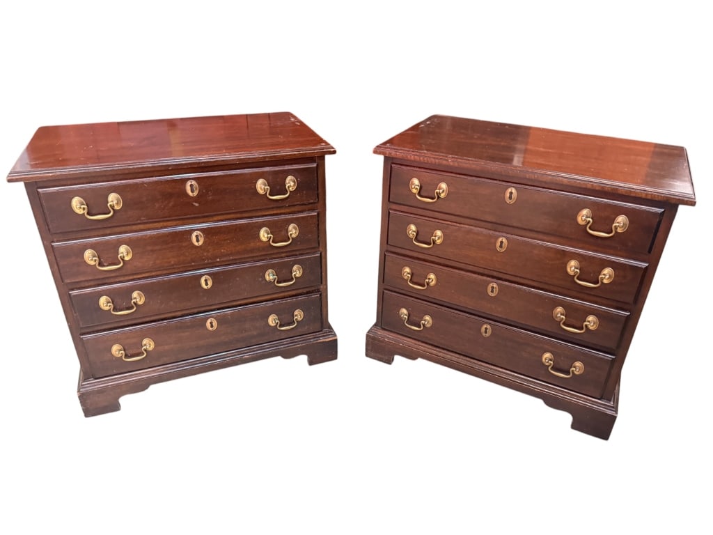 Pair Henkel-Harris Drawer Bachelor?s Chest: Fine pair of Henkel-Harris genuine mahogany bachelor?s chests, retail-labeled Virginia Galleries of Winchester, Virginia, and factory-stamped 1972. Each with four cockbeaded graduated drawers, oval