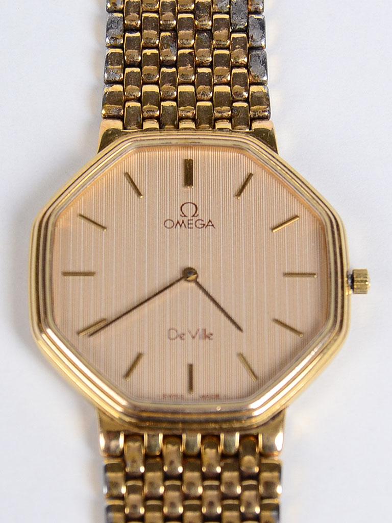 Omega De Ville Quartz Wristwatch: 6 x 8 cm