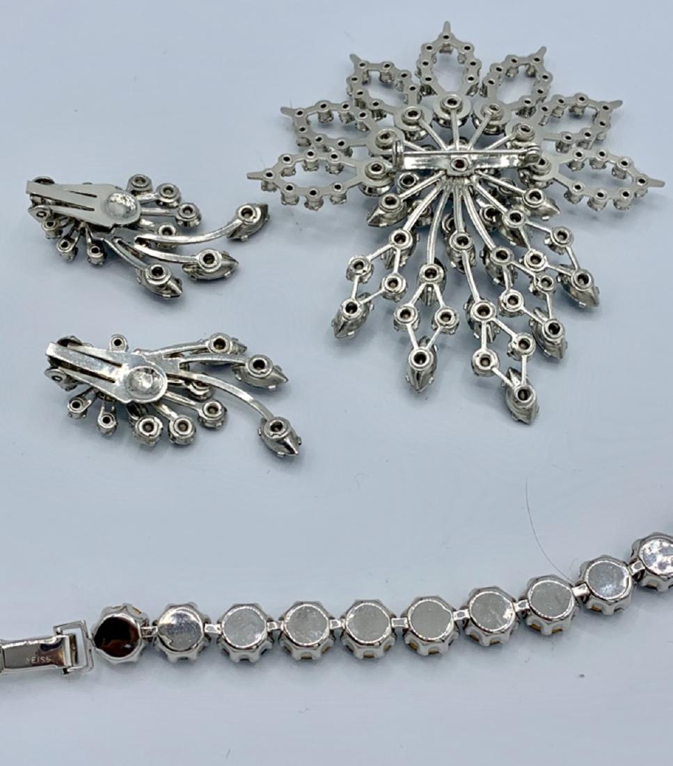 VINTAGE WEISS FOUR PIECE COSTUME JEWELRY SET (1 of 4)