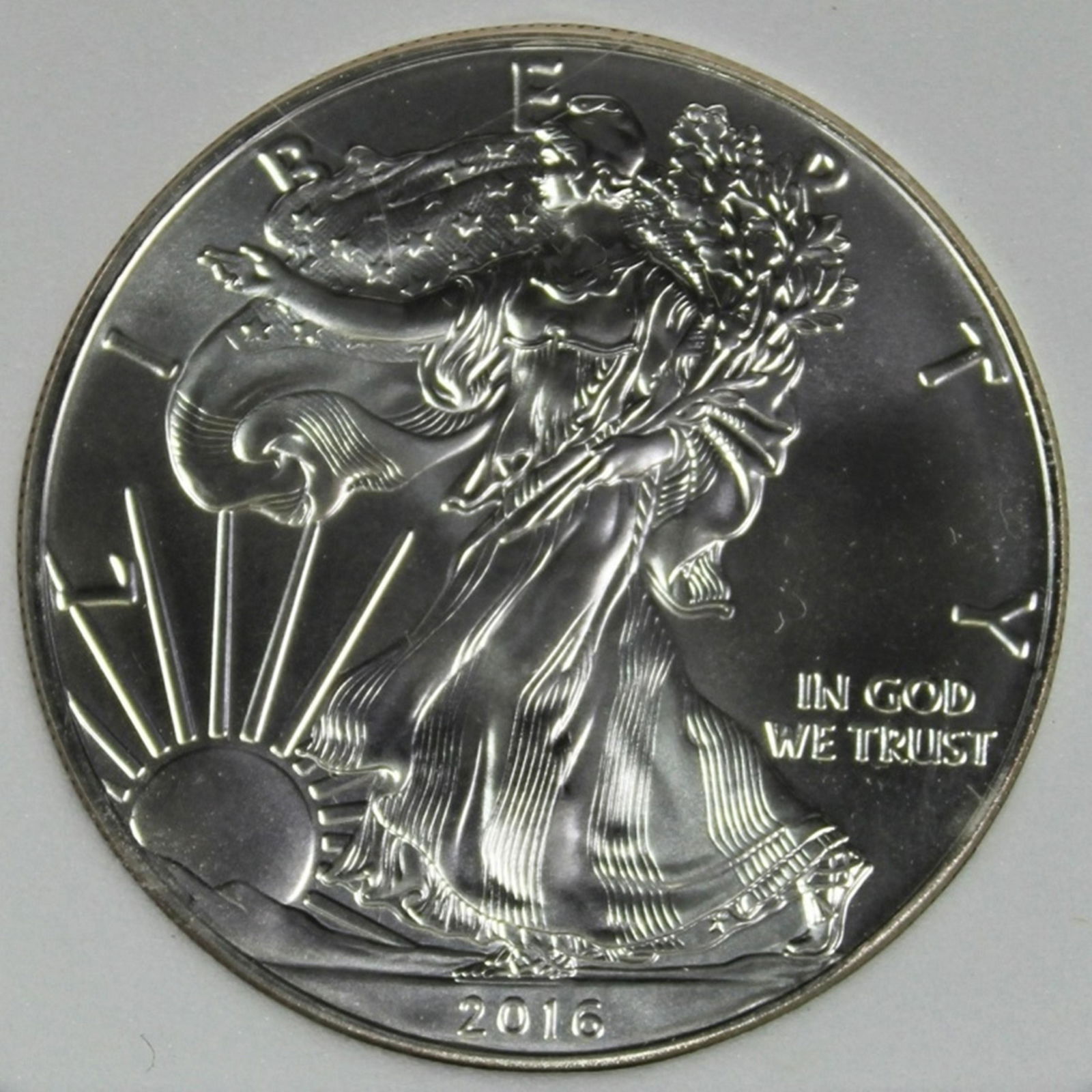 2016 AMERICAN SILVER EAGLE (1 of 4)