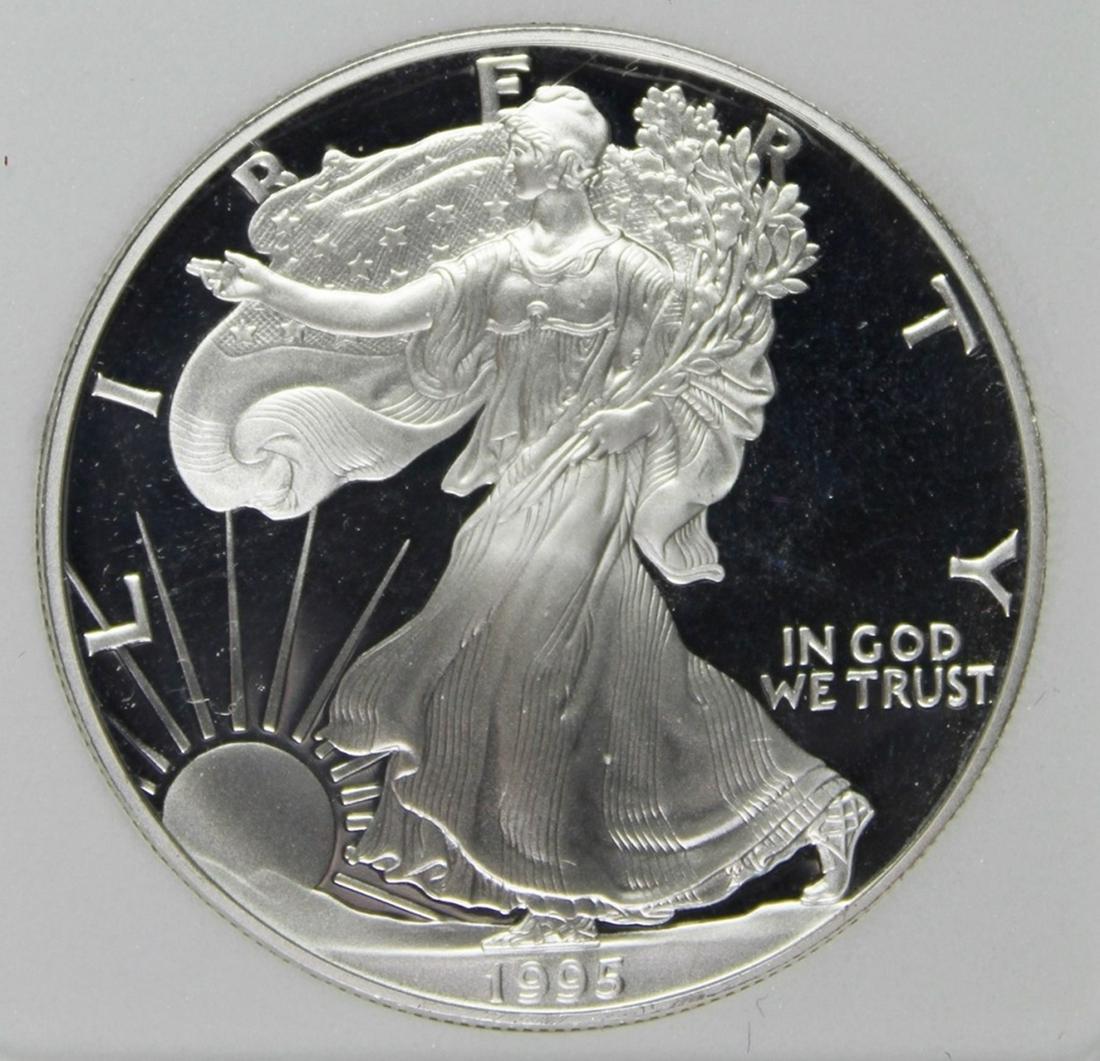 1995 AMERICAN SILVER EAGLE: PERFECT PROOF DEEP CAMEO. BGC GRADED. COMES WITH BOX AND CERT. ESTIMATE: $300-$350