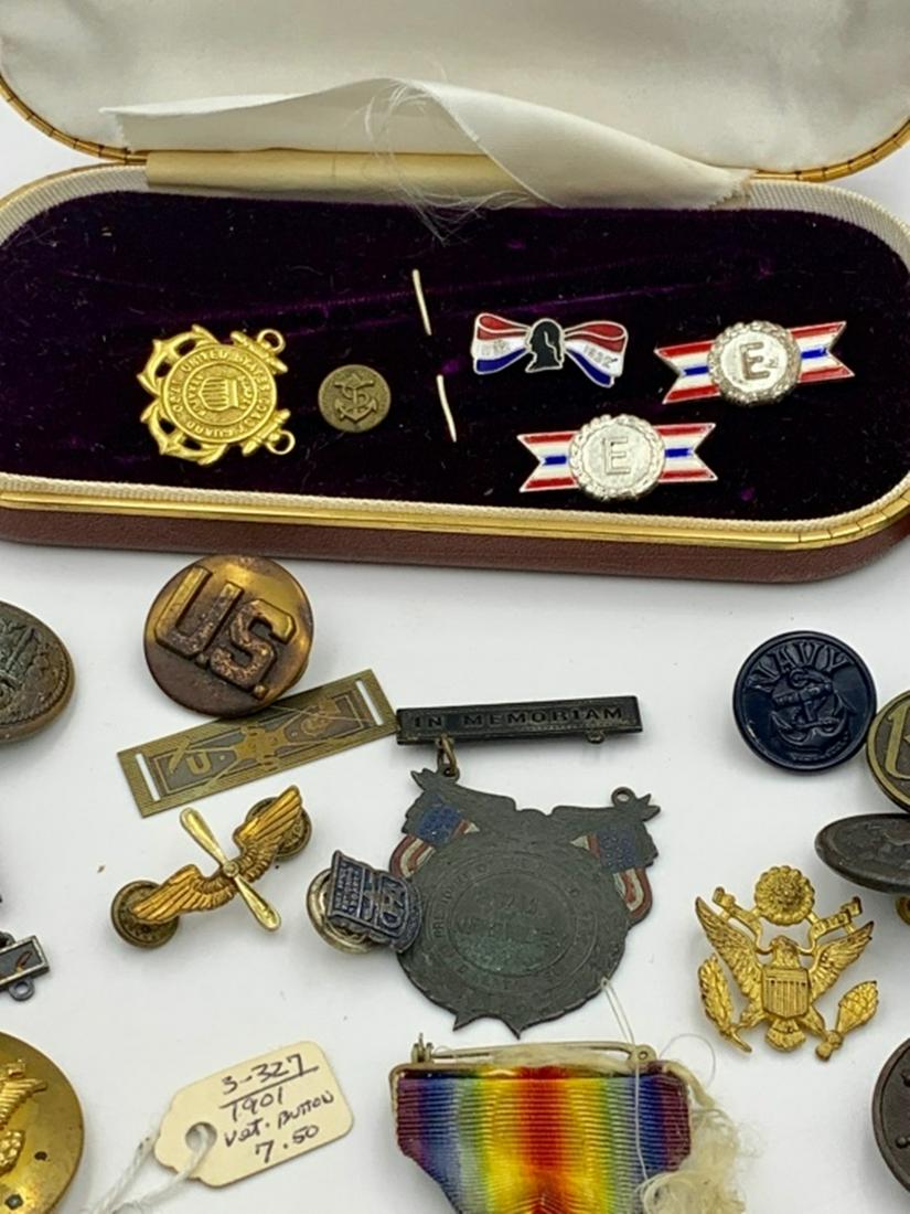 HUGE LOT OF MILITARY BUTTON, MEDALS AND PINS (1 of 6)
