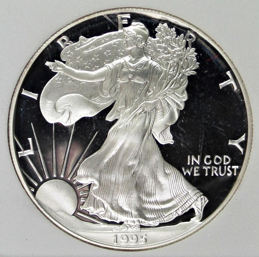 1995 AMERICAN SILVER EAGLE: BGC GRADED PERFECT PROOF D.CAM. COMES WITH BOX AND CERT. ESTIMATE: $300-$400