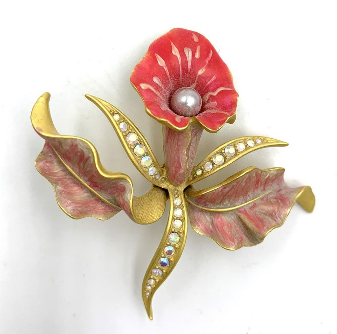 JOAN RIVERS FLOWER PIN (1 of 1)