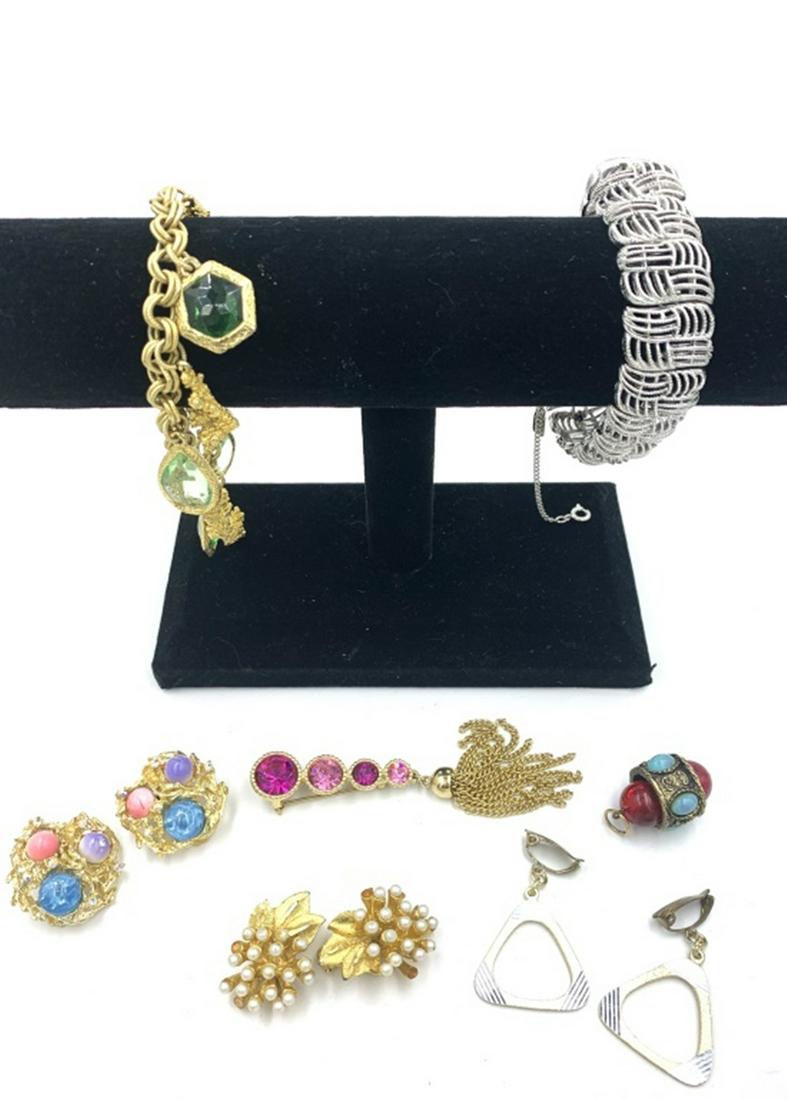 VINTAGE COSTUME JEWELRY LOT (1 of 1)