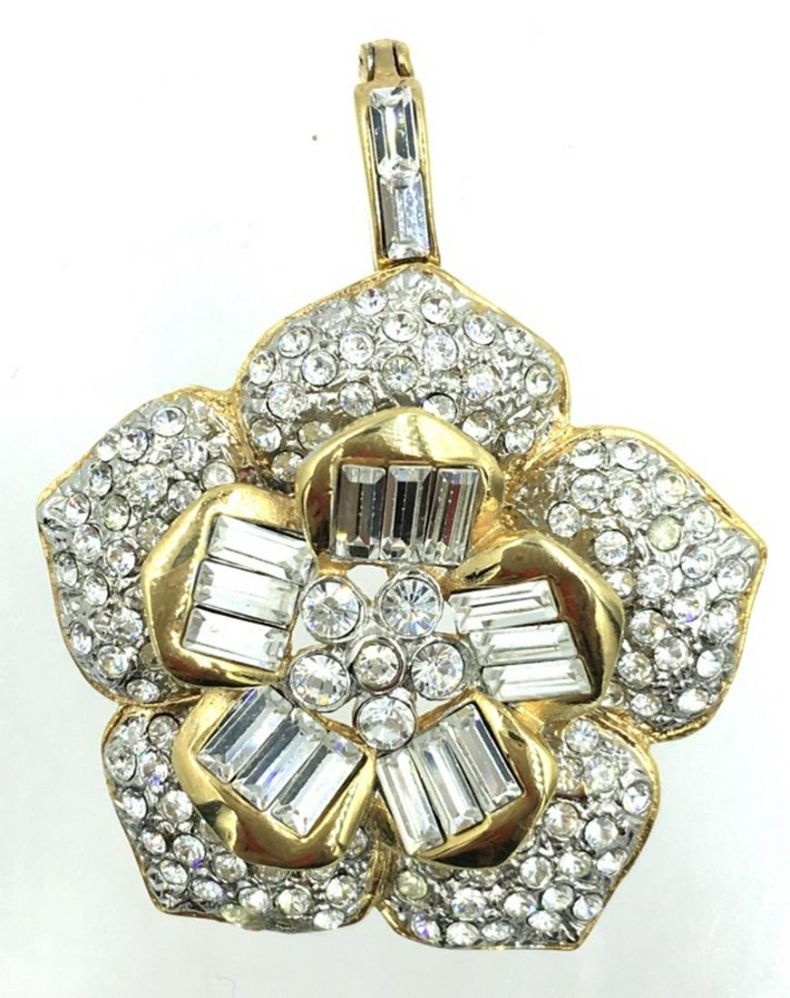 NOLAN MILLER PENDANT: CZ'S, GOLD TONE, 1 3/4" DIAMETER, ESTIMATE: $1-$100
