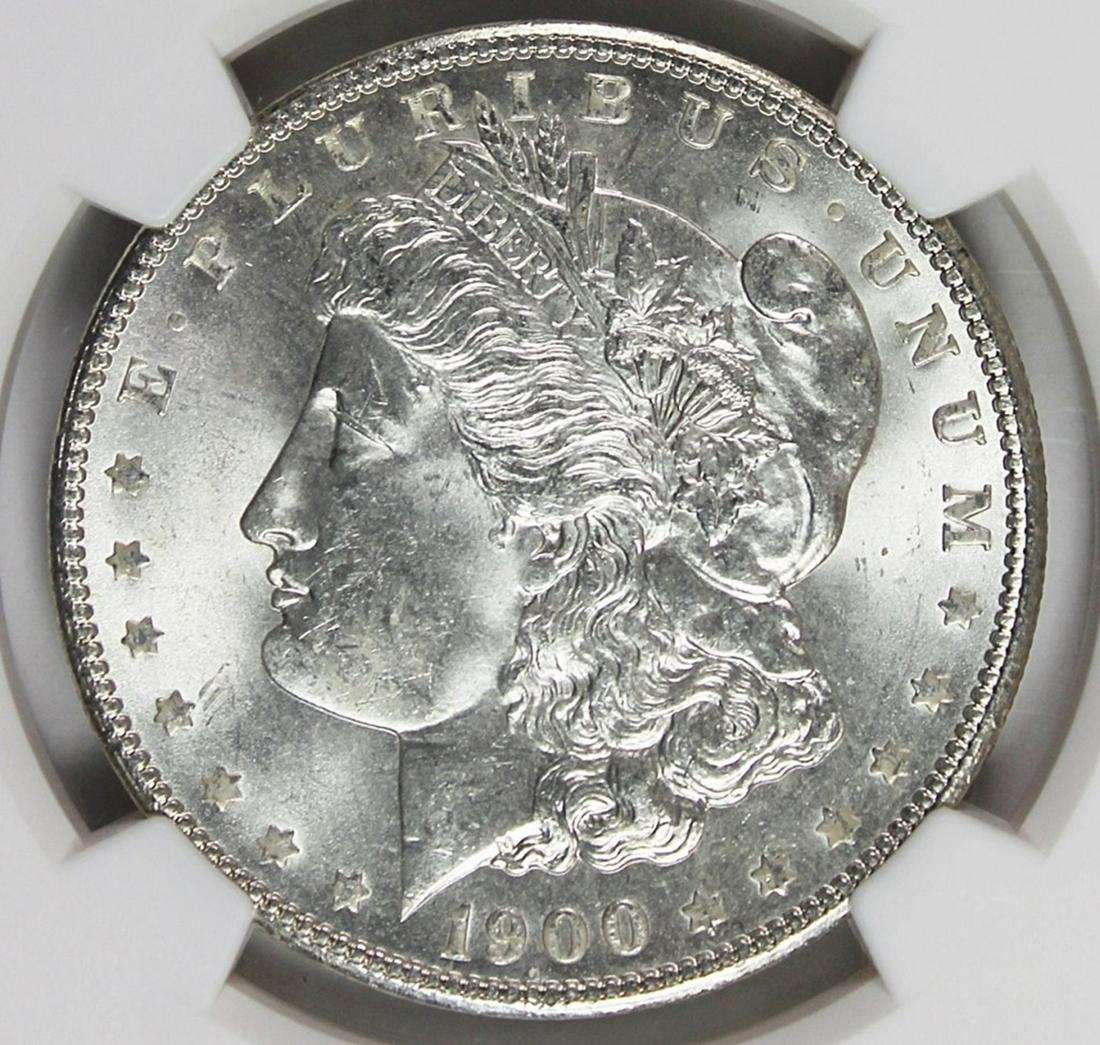 1900 MORGAN SILVER DOLLAR (1 of 4)