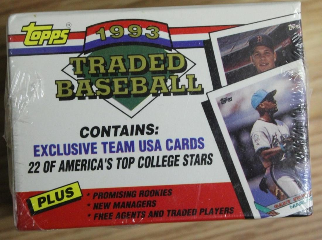 1993 TOPPS TRADED BASEBALL SET (1 of 1)