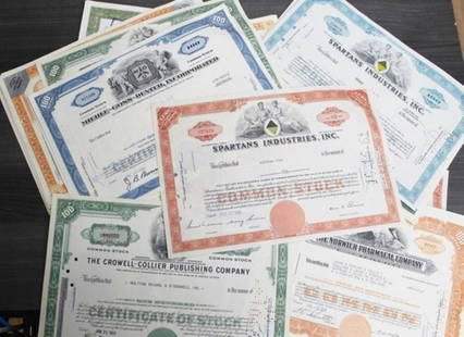 100 MIXED LARGE BUSINESS STOCKS: CERTIFICATES. XF+. COLORFUL AND NEAT LOOKING. INTERESTING! VARIOUS DATES. WHO KNOWS WHATS ALL HERE? WE ONLY COUNTED THEM! ESTIMATE: $200-$250