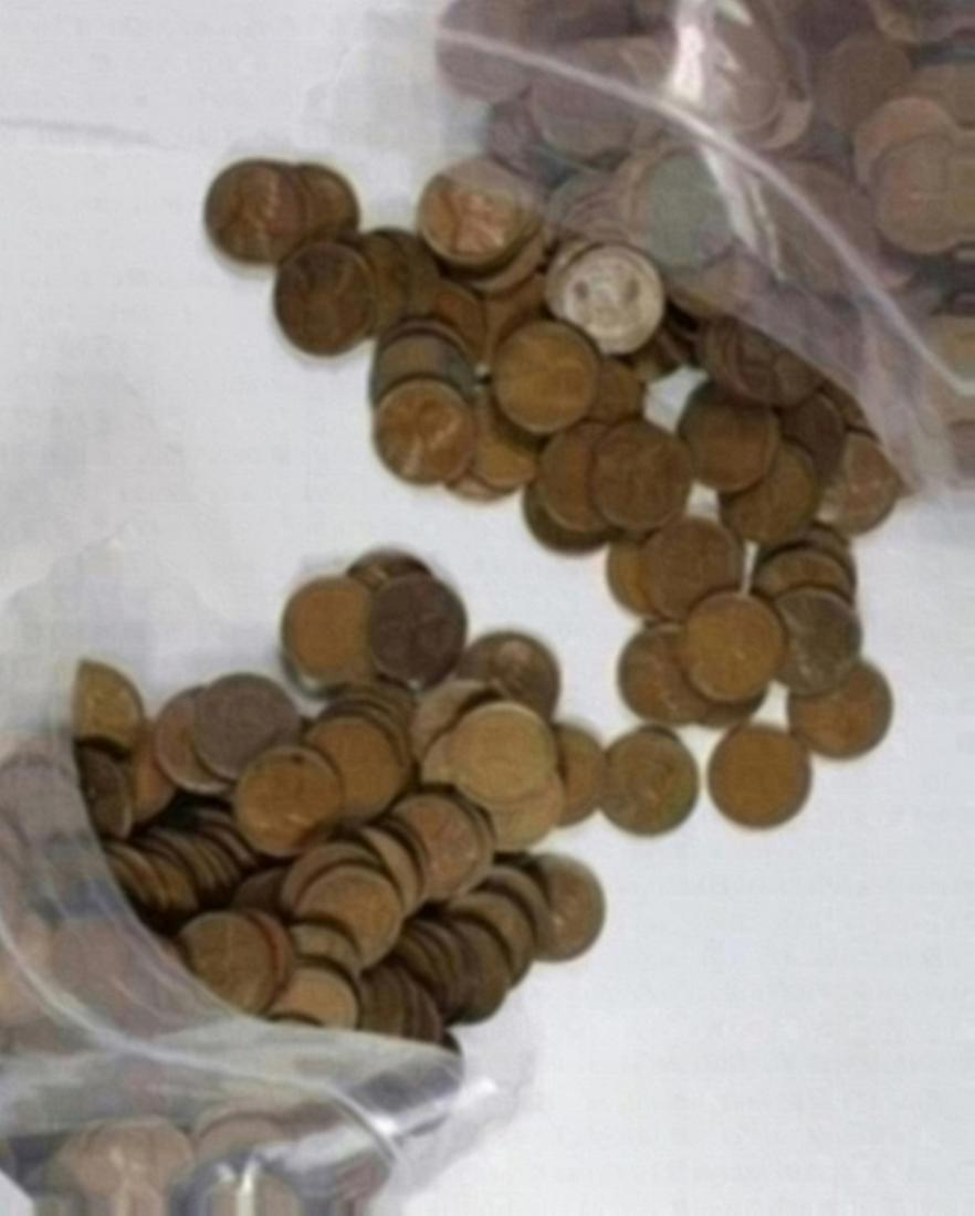 (1500) LINCOLN WHEAT CENTS: GUARANTEED TO CONTAIN ONE OF THESE RANDOMLY THROWN IN KEY & SEMI-KEY CENTS: 1909-S, 1909-S VDB, 1910-S, 1911-S, 1912-S, 1913-S, 1914-D, 1914-S, 1915-S, 1922-D, 1924-D, 1926-S, OR 1931-S. WE ARE THROWI