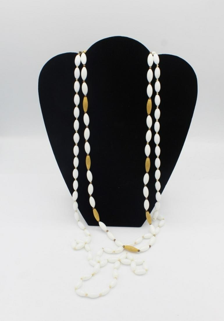 (2) WHITE BEAD NECKLACES (0171) on Mar 29, 2023 R. Howard
