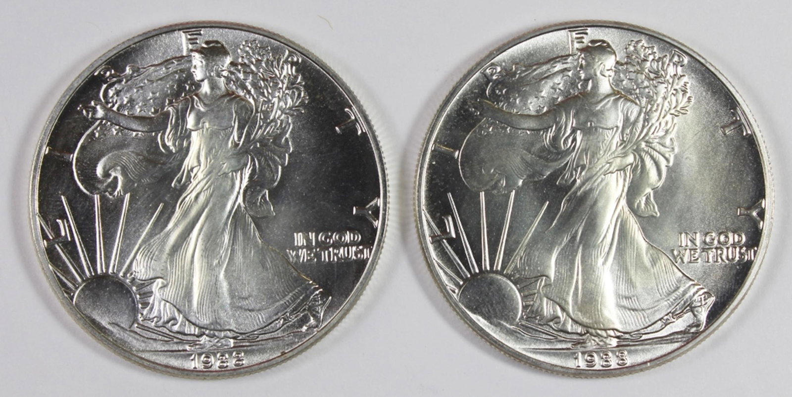 (2) 1988 AMERICAN SILVER EAGLES (1 of 2)