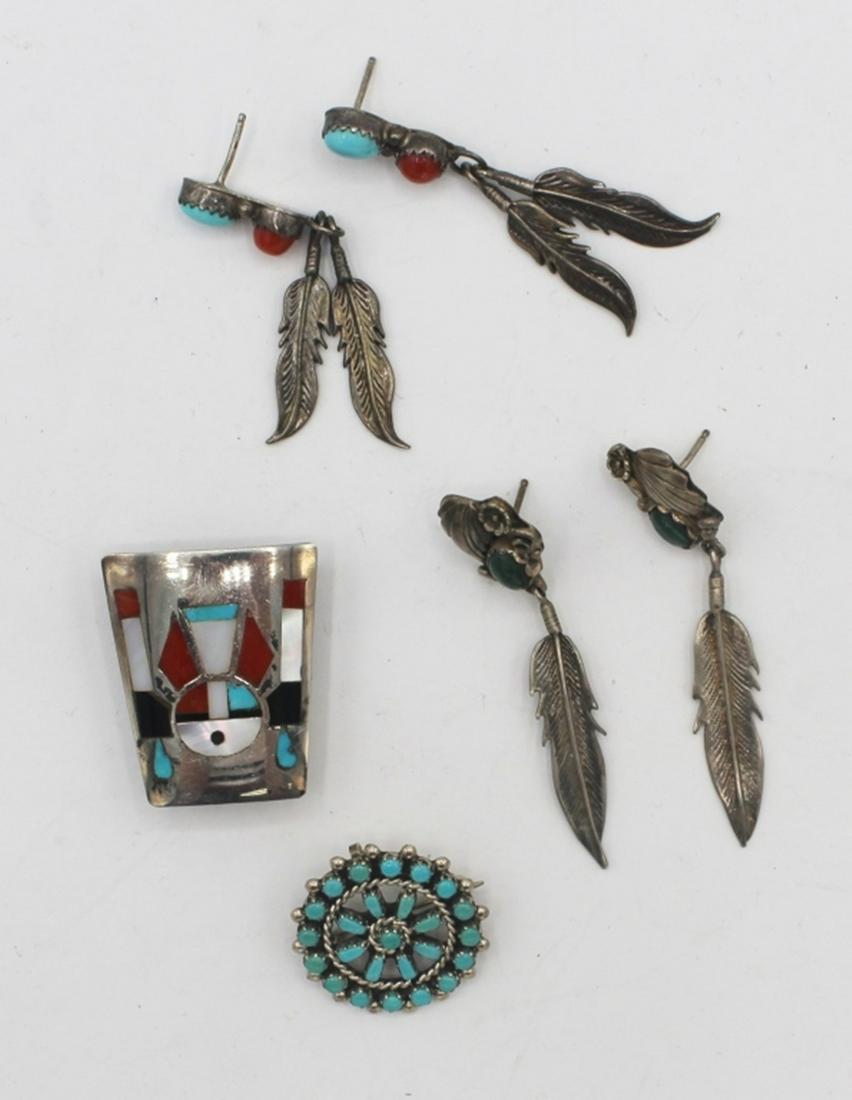 VINTAGE LOT OF NATIVE AMERICAN SILVER ITEMS: TWO SETS OF STERLING FEATHER PIERCED EARRINGS, ONE PIN AND ONE INLAY BOLO PIN. ESTIMATE: $$100-$150