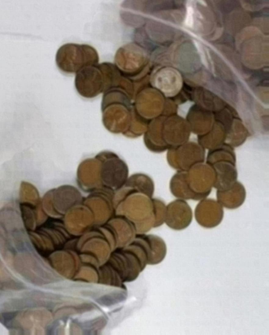 (1500) LINCOLN WHEAT CENTS: GUARANTEED TO CONTAIN ONE OF THESE RANDOMLY THROWN IN KEY & SEMI-KEY CENTS: 1909-S, 1909-S VDB, 1910-S, 1911-S, 1912-S, 1913-S, 1914-D, 1914-S, 1915-S, 1922-D, 1924-D, 1926-S, OR 1931-S. WE ARE THROWI