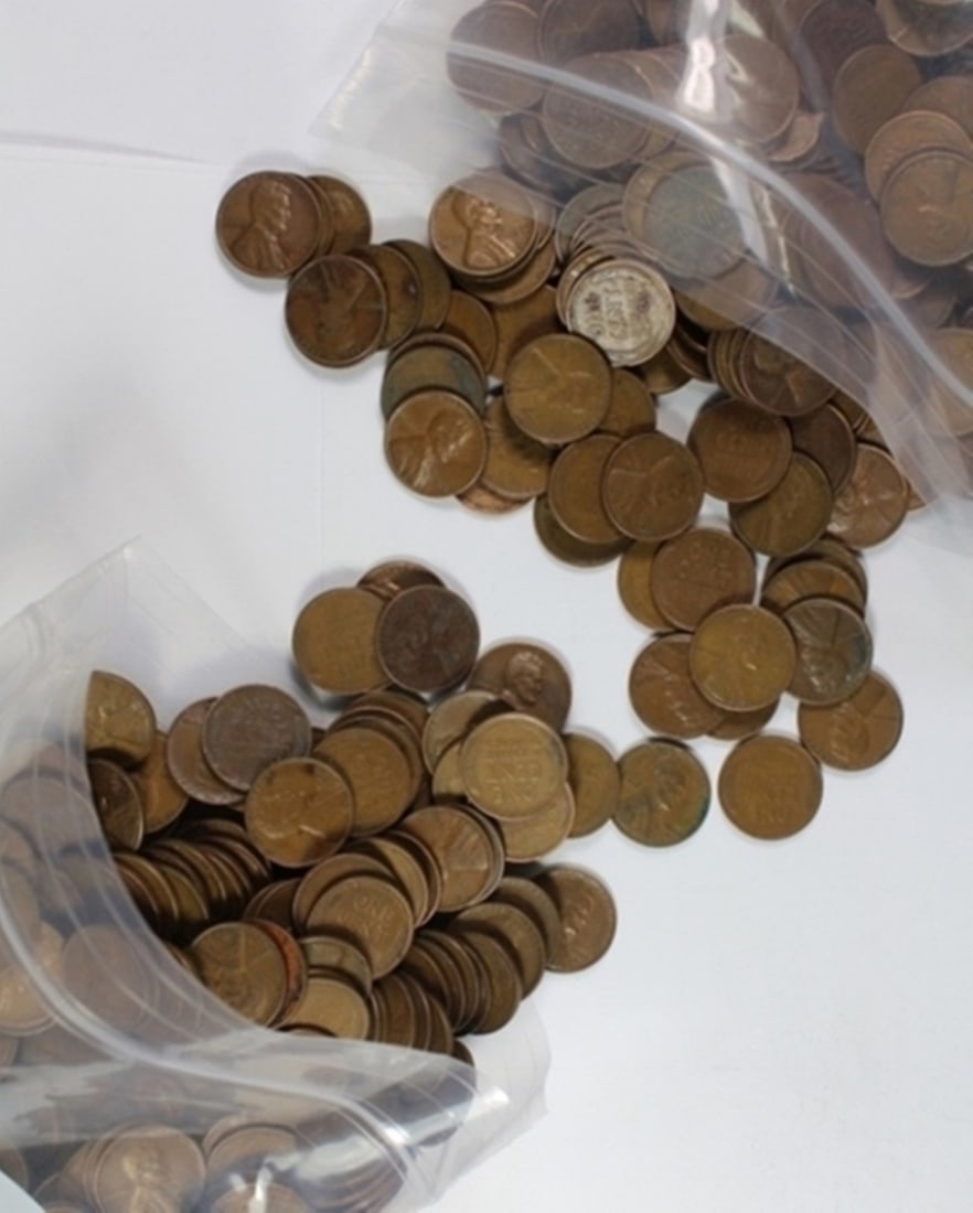 (1500) LINCOLN WHEAT CENTS: GUARANTEED TO CONTAIN ONE OF THESE RANDOMLY THROWN IN KEY & SEMI-KEY CENTS: 1909-S, 1909-S VDB, 1910-S, 1911-S, 1912-S, 1913-S, 1914-D, 1914-S, 1915-S, 1922-D, 1924-D, 1926-S, OR 1931-S. WE ARE THROWI