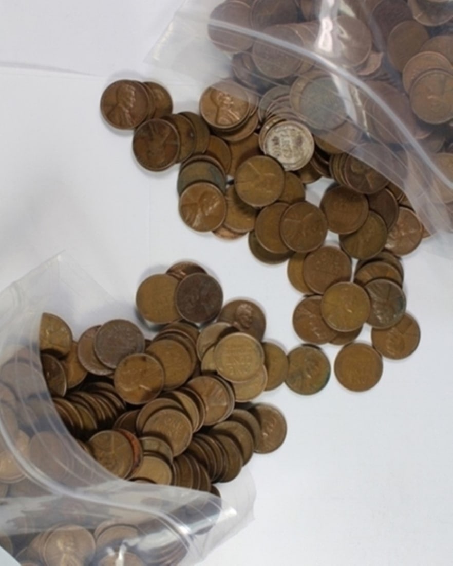 (1500) LINCOLN WHEAT CENTS: GUARANTEED TO CONTAIN ONE OF THESE RANDOMLY THROWN IN KEY & SEMI-KEY CENTS: 1909-S, 1909-S VDB, 1910-S, 1911-S, 1912-S, 1913-S, 1914-D, 1914-S, 1915-S, 1922-D, 1924-D, 1926-S, OR 1931-S. ESTIMATE: $20