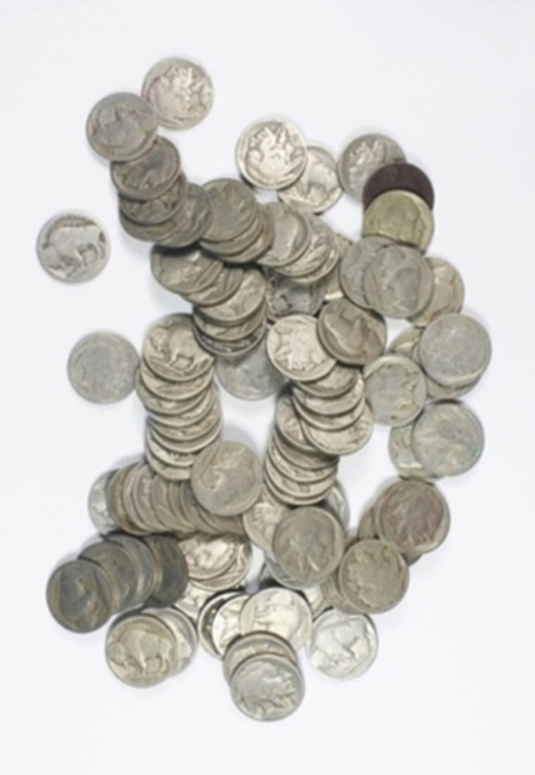 (100) BUFFALO NICKELS: A GOOD MIX OF VARIOUS DATES AND MINT MARKS. ESTIMATE: $100-$150