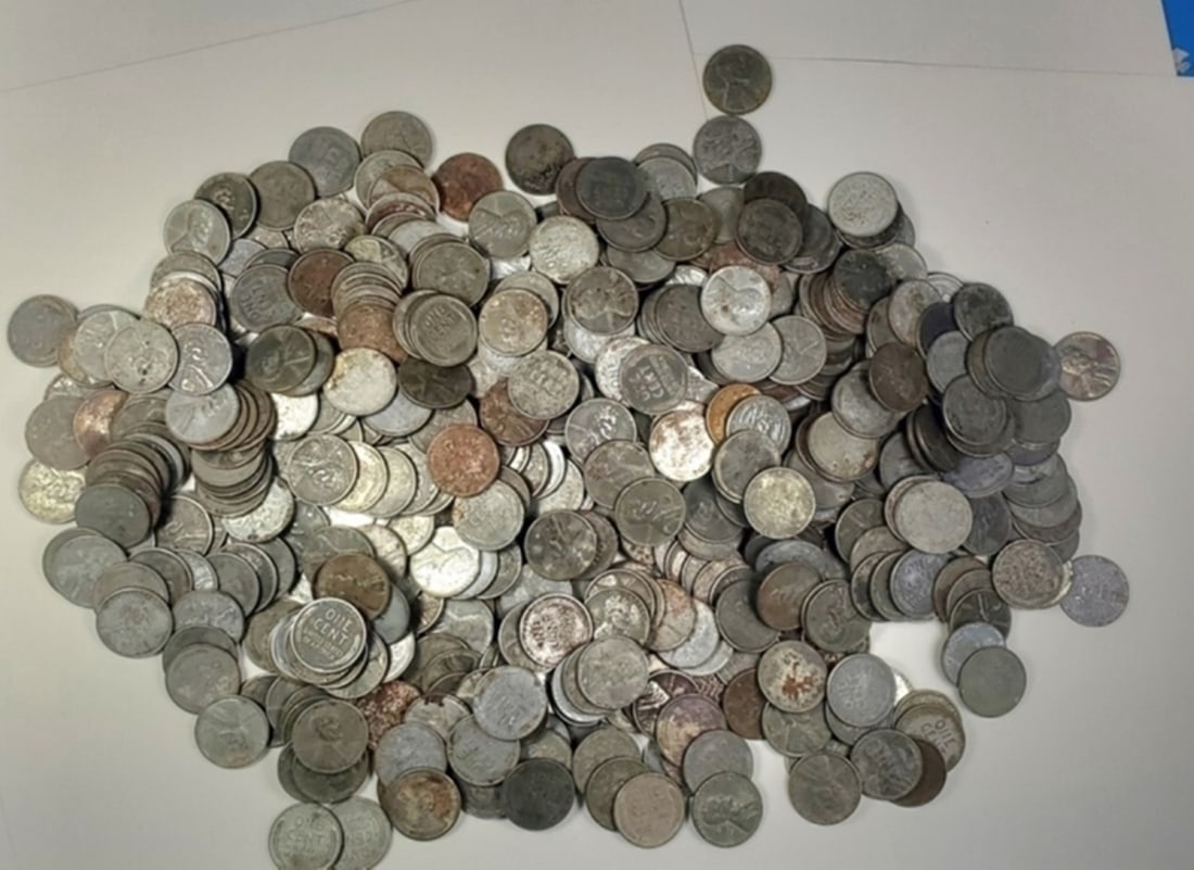 (500) 1943 STEEL LINCOLN WHEAT CENTS: P, D AND S MINT MARKS. MOST HAVE SOME REST. ESTIMATE: $100-$150