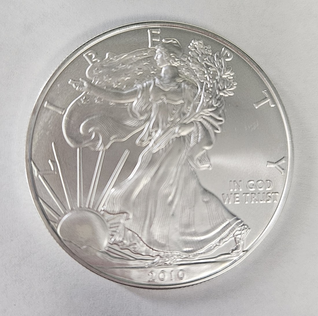 2010 AMERICAN SILVER EAGLE (1 of 2)