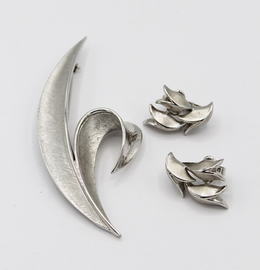 TRIFARI EARRING AND BROOCH SET: CLIP BACK EARRINGS. SILVER-TONED. ESTIMATE: $1-$100