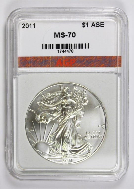 2011 AMERICAN SILVER EAGLE (1 of 2)