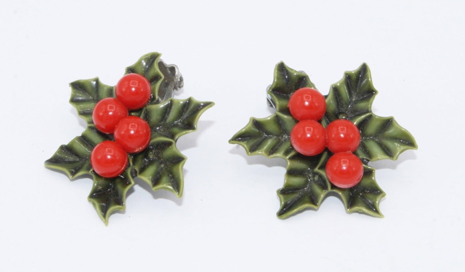 VINTAGE GREEN HOLLY WITH RED BERRIES EARRINGS: CLIP BACK STYLE. ESTIMATE: $1-$100