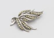 VINTAGE CROWN TRIFARI PEARL BROOCH