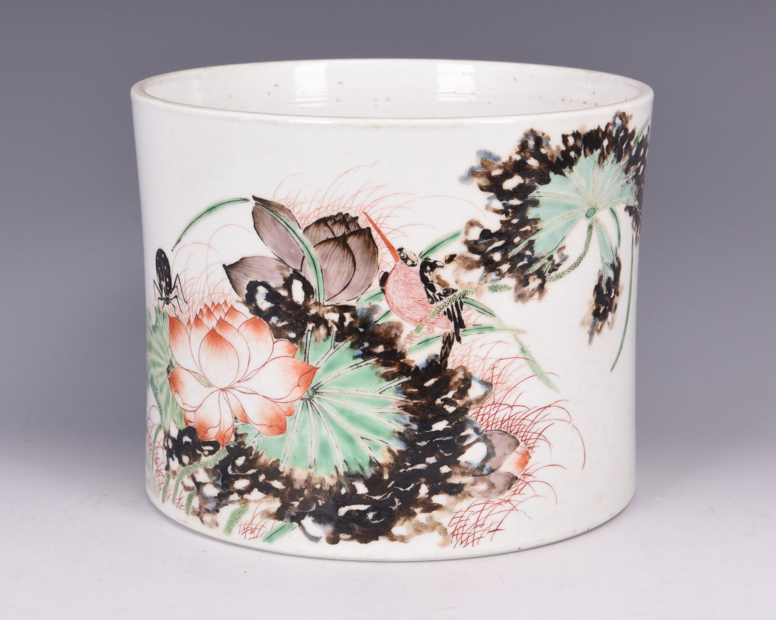 A MULTICOLORED BIRD AND FLOWER PORCELAIN BRUSH POT: A Multicolored Bird and Flower Porcelain Brush Pot Dimension: H 16cm x D 19.5cm.