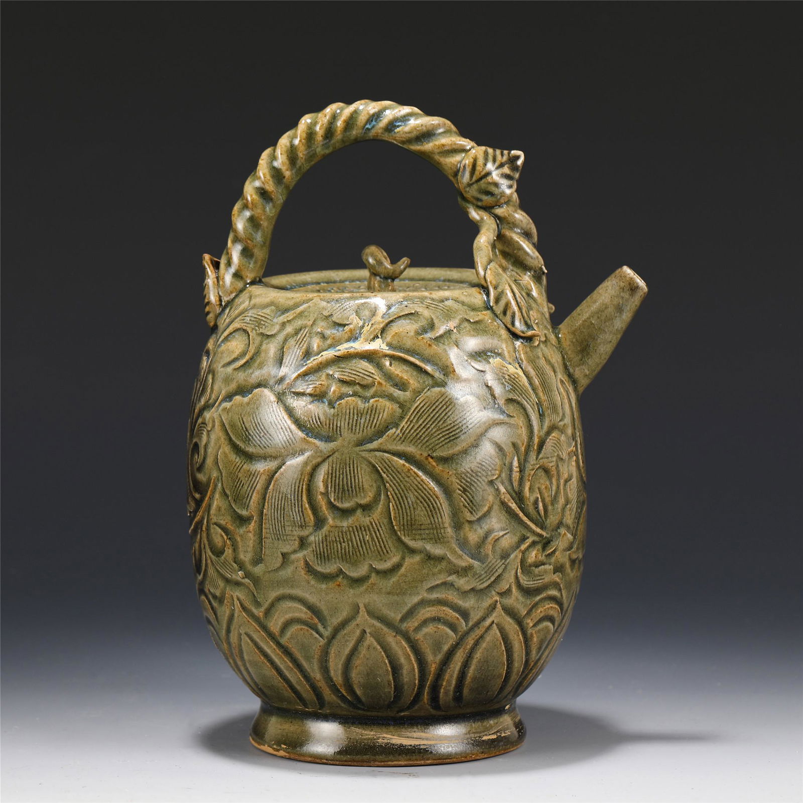 AN INCISED YAOZHOU POTTERY POT (1 of 8)