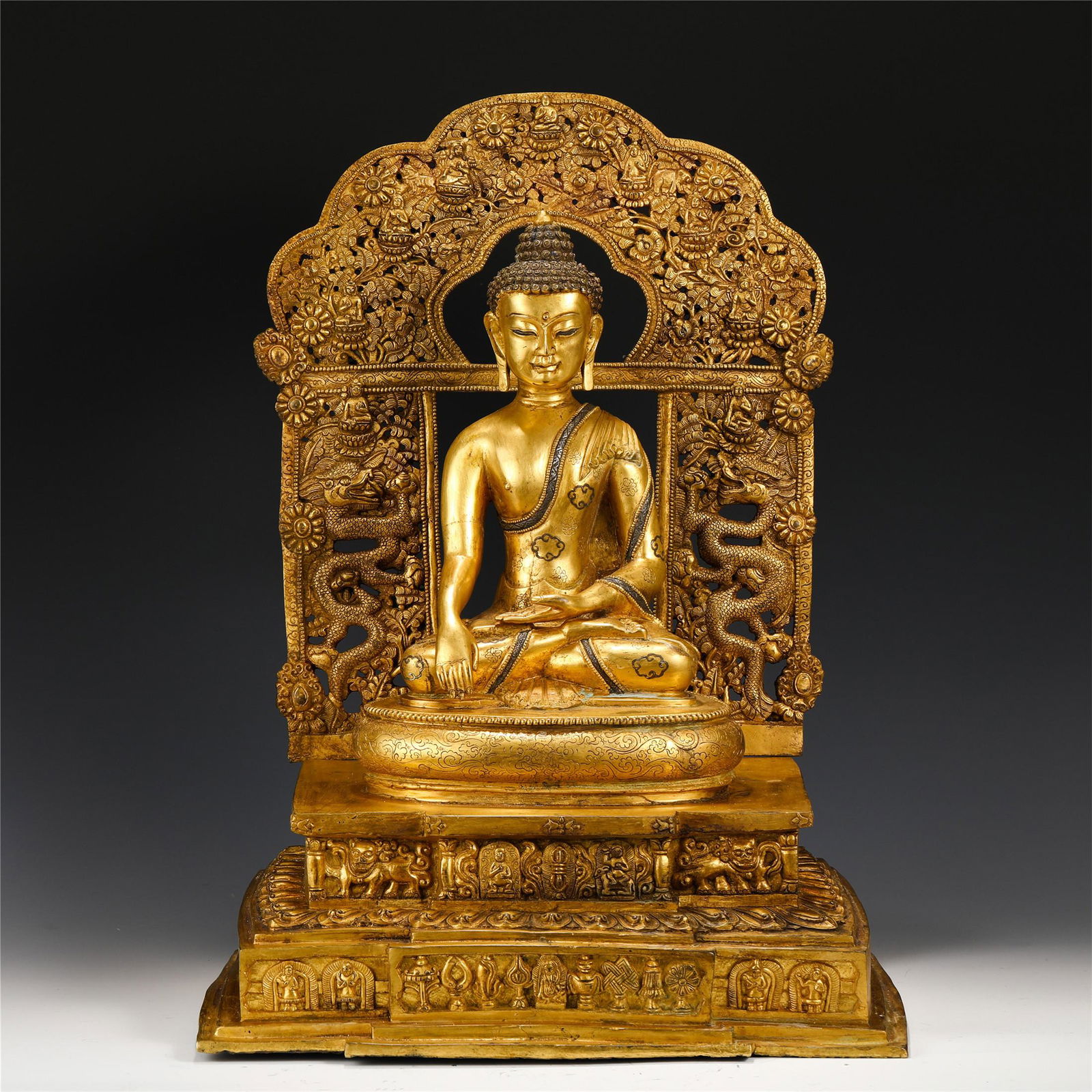 A LARGE CHINESE GILT BRONZE FIGURE OF BUDDHA (1 of 9)