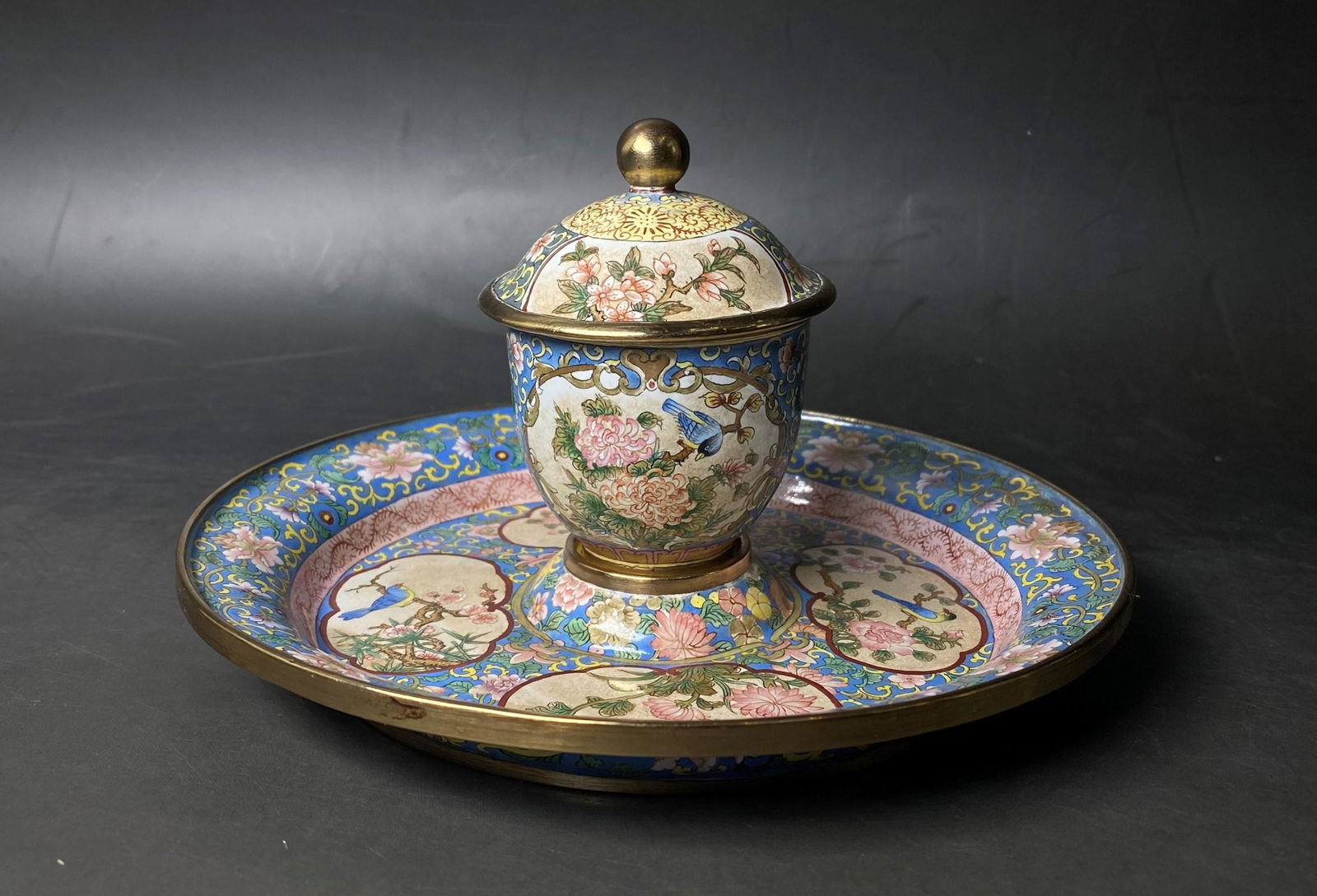 A SET OF CHINESE ENAMEL GLAZED  CUP AND HOLDER (1 of 8)