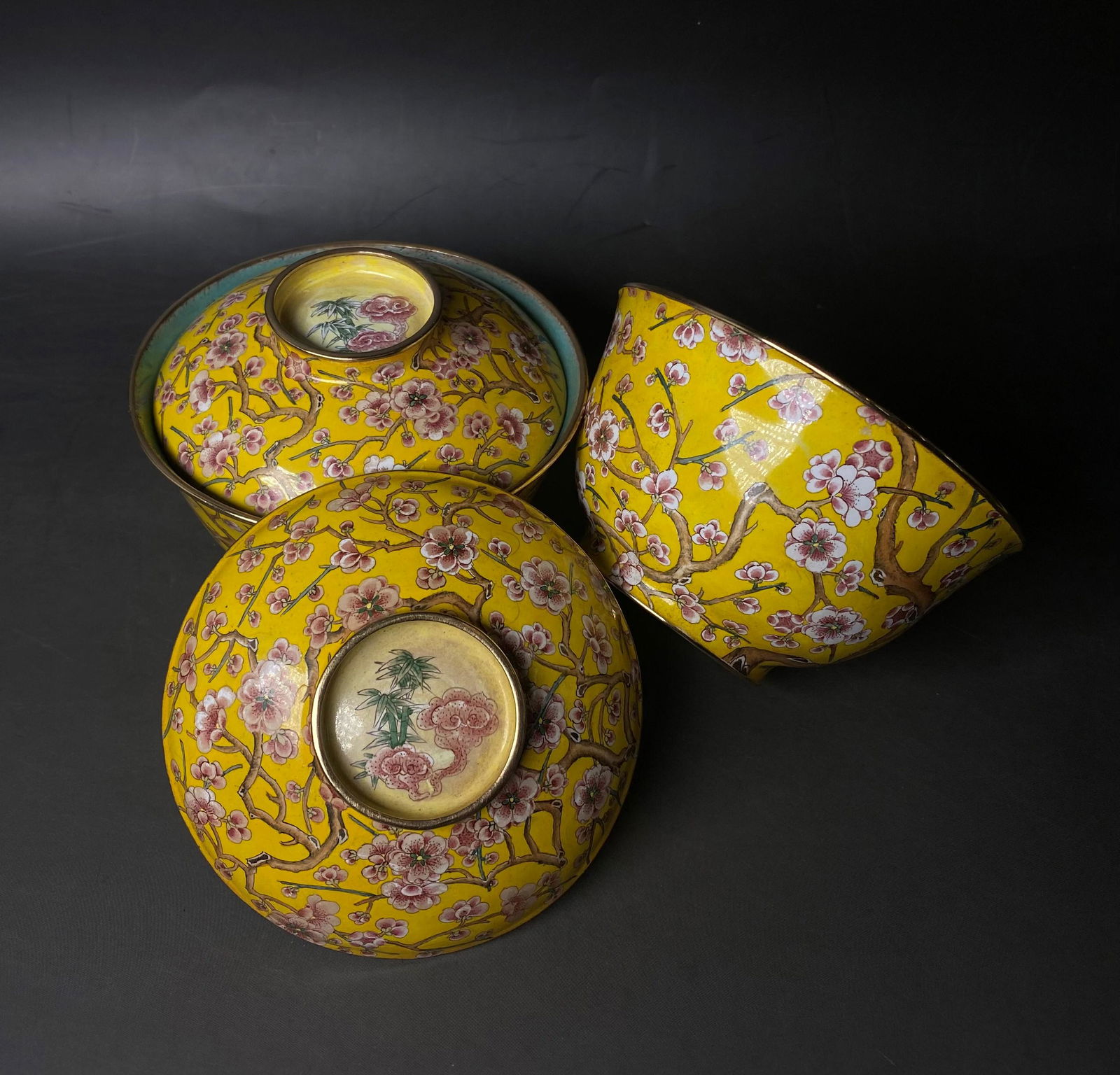 A PAIR PAINTED ENAMEL GLAZED BRONZE CUPS WITH MARK (1 of 9)