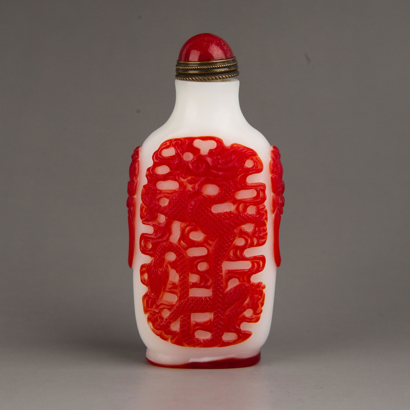 GLASS DRAGON SNUFF BOTTLE WITH DOUBLE BEAST EAR (1 of 5)