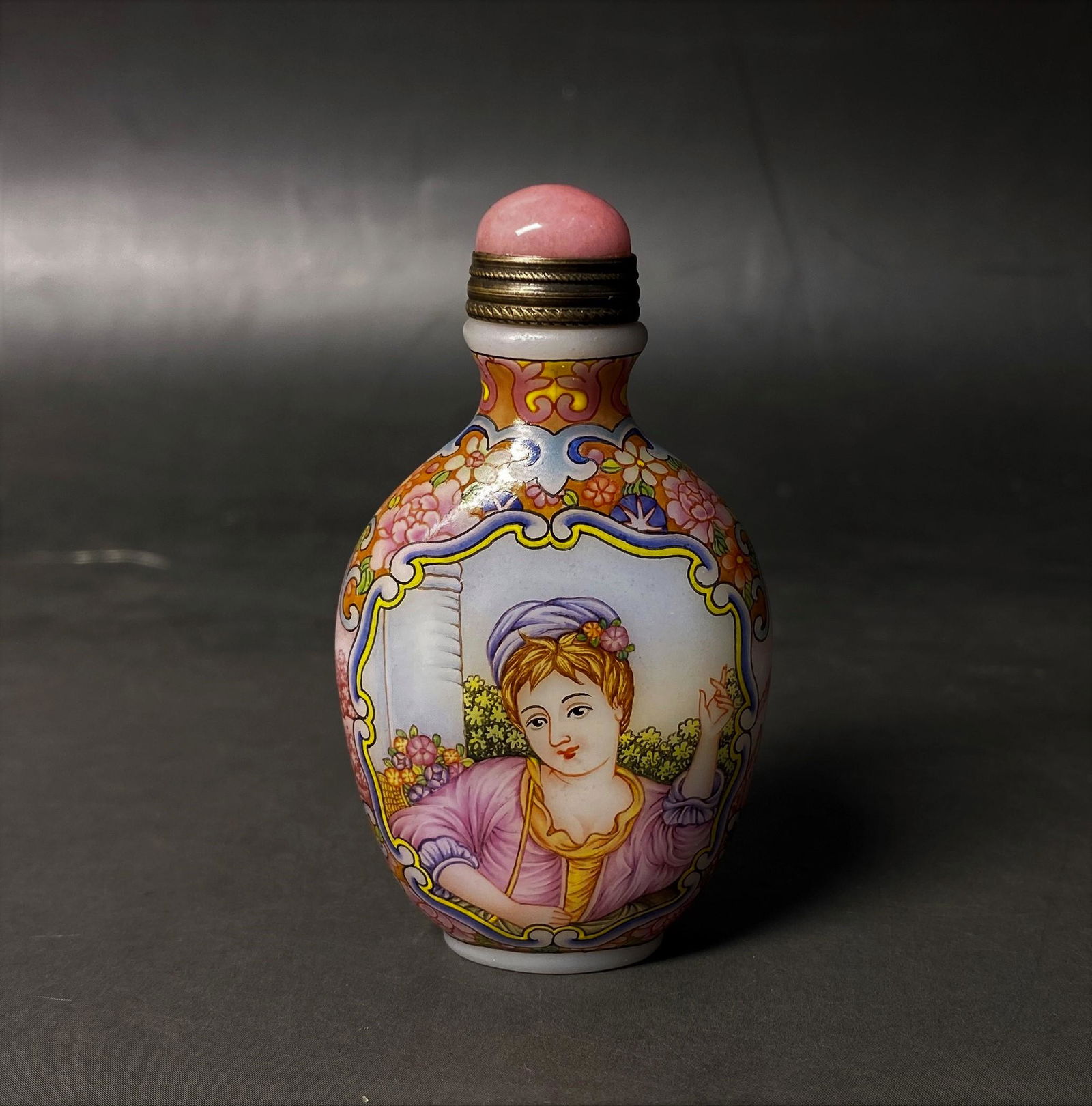 PAINTED GLASS ENAMEL SNUFF BOTTLE WITH MARK (1 of 5)