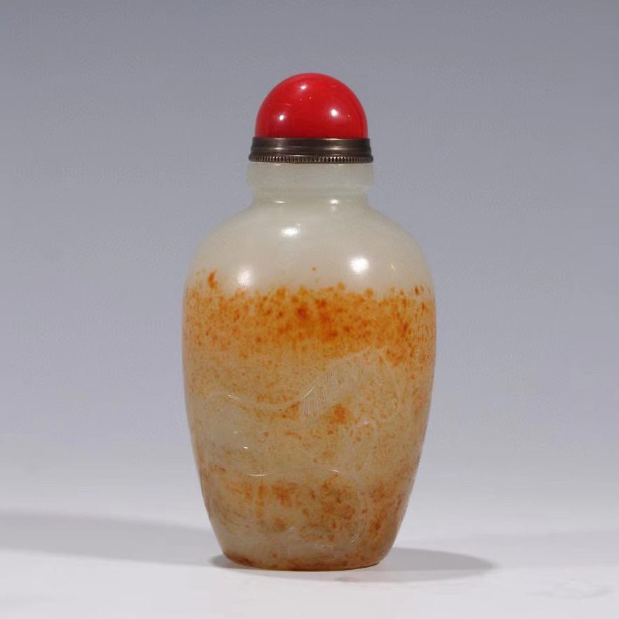 POEM-INSCRIBED HETIAN JADE SNUFF BOTTLE (1 of 9)