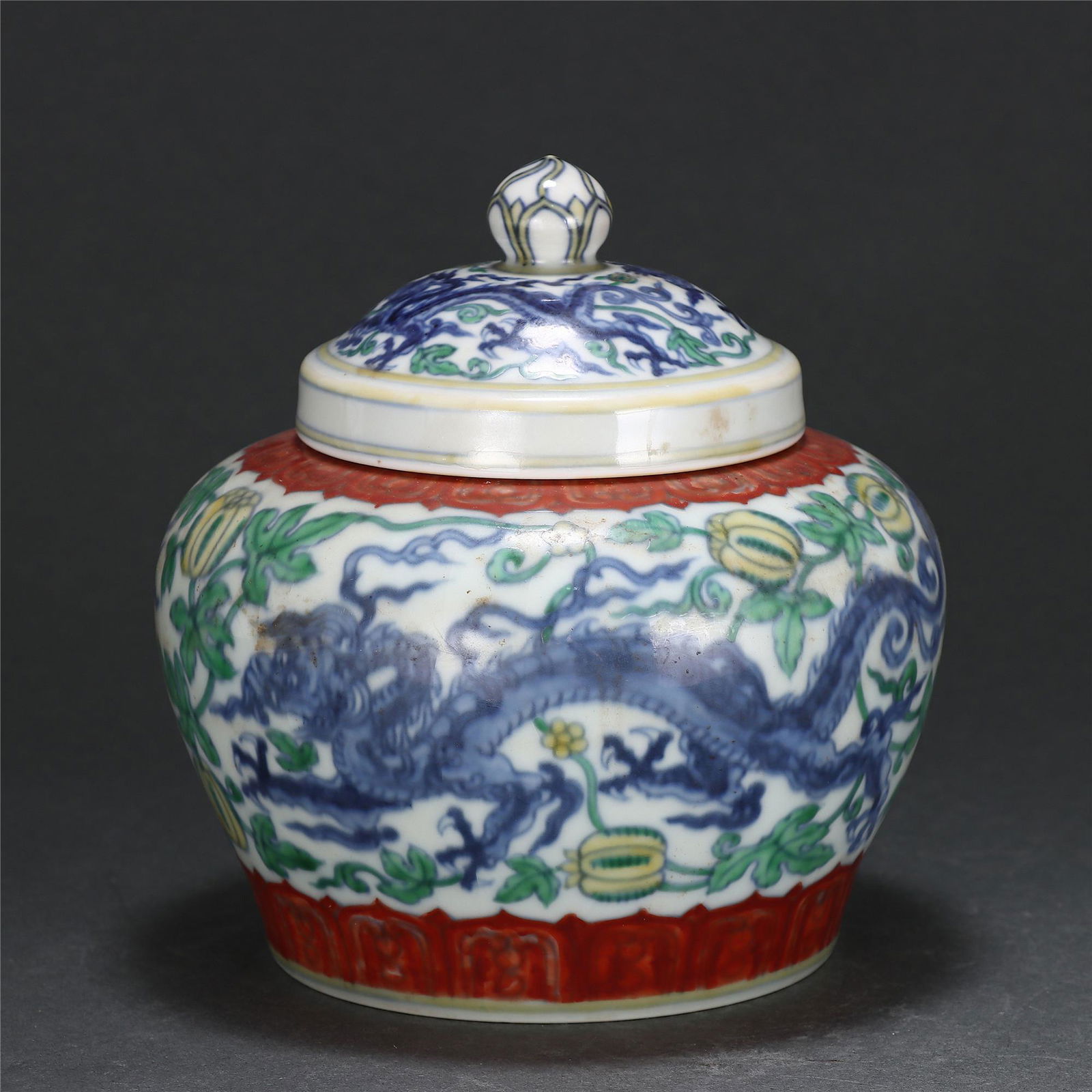 A DOUCAI GLAZED DRAGON JAR WITH COVER (1 of 7)