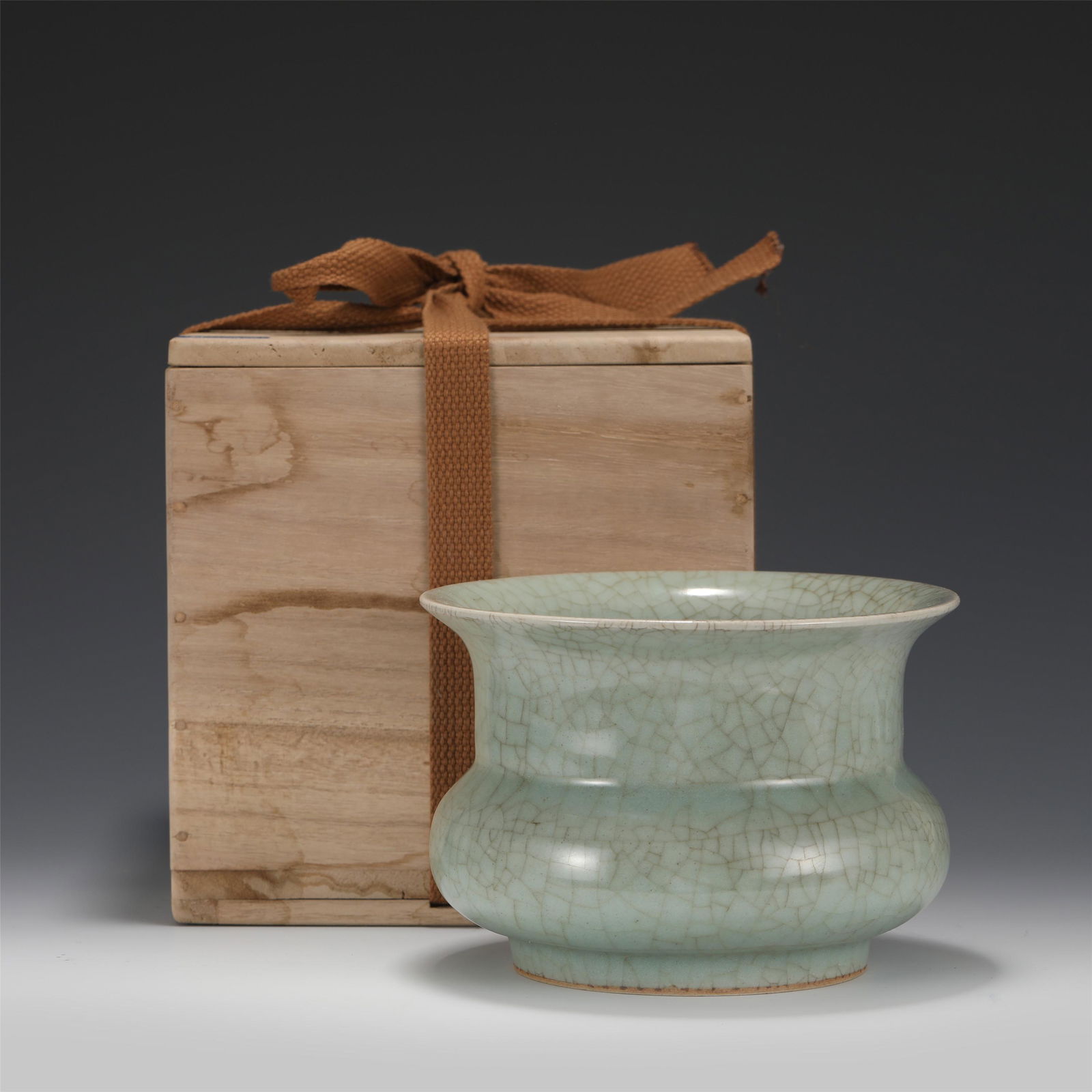 A RU-WARE CRACKLE SPITTON WITH WOODEN BOX (1 of 10)