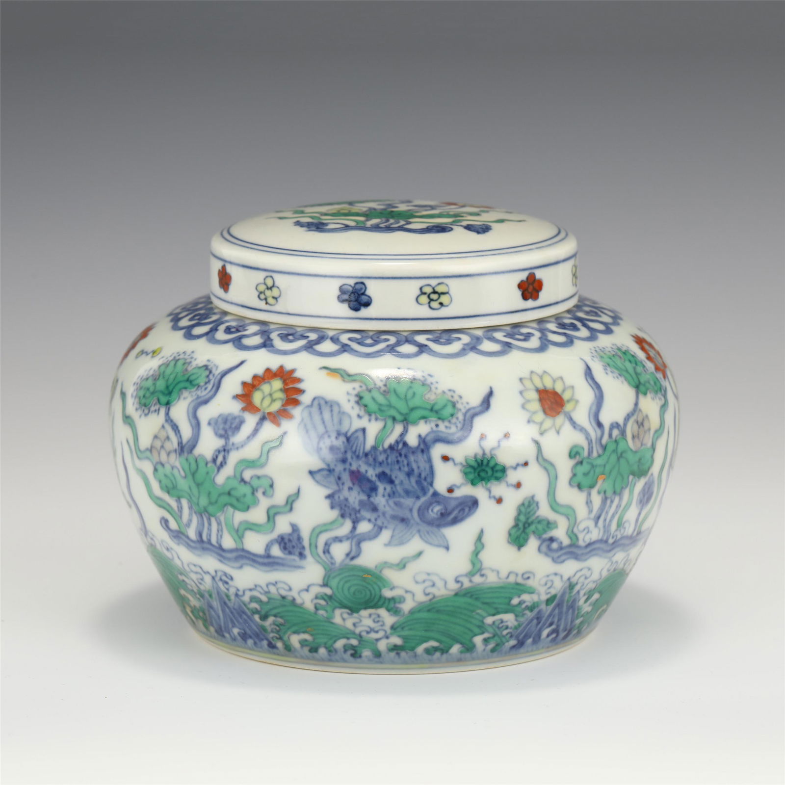 A DOUCAI GLAZED LOTUS POND JAR WITH COVER (1 of 9)
