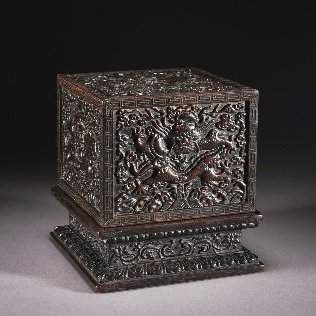 A FINE CARVED ROSEWOOD DRAGON SEAL BOX (1 of 9)