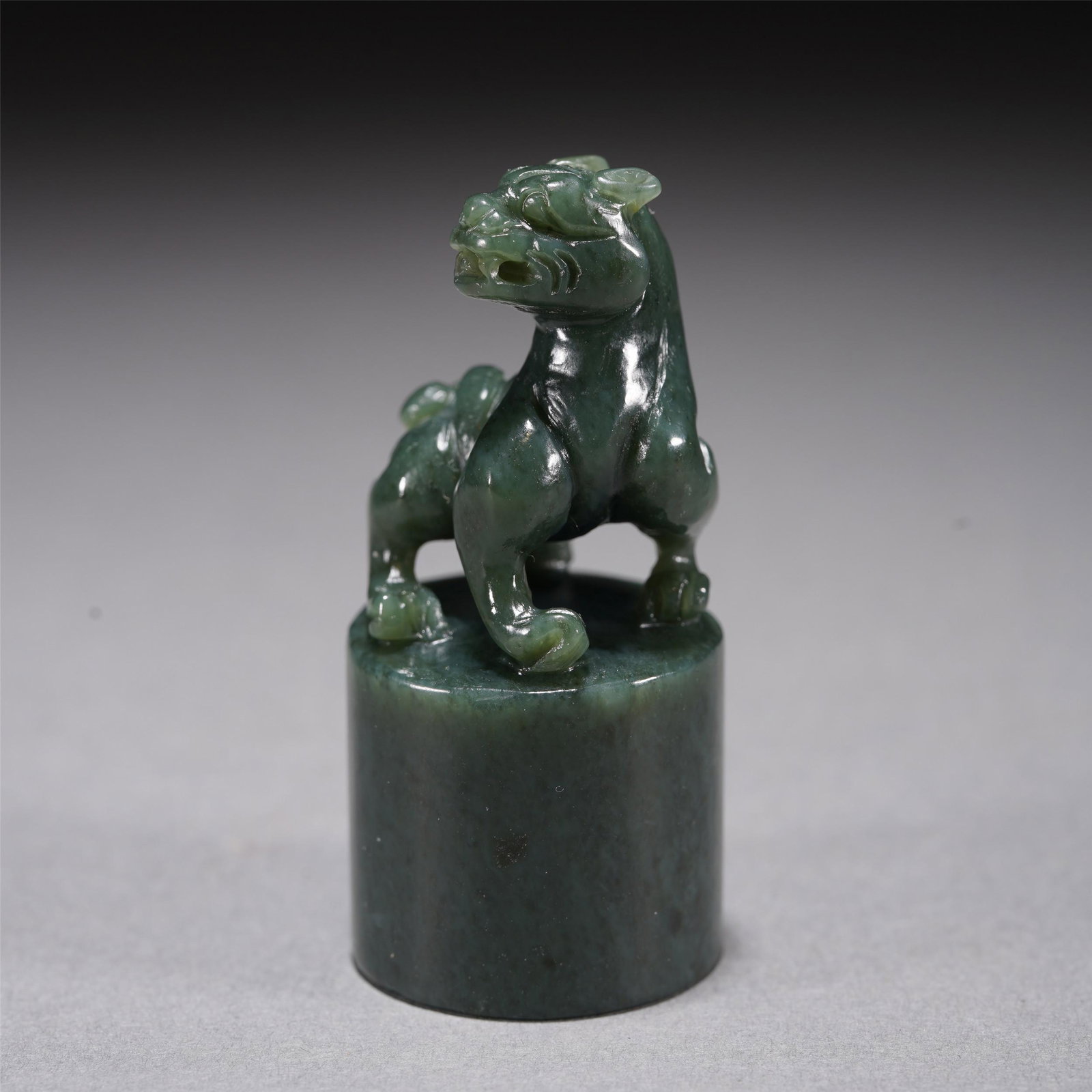 A CHINESE CARVED JASPER BEAST SEAL (1 of 8)