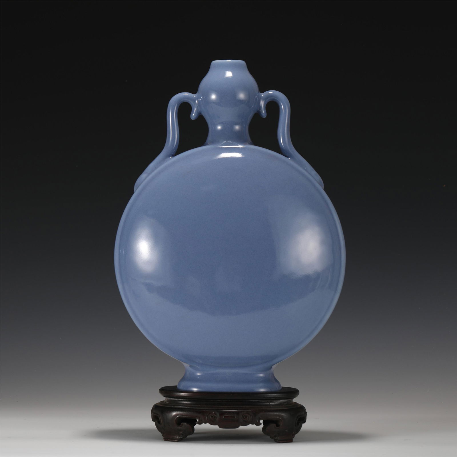 A CHINESE TAIN QING GLAZE PORCELAIN FLAT VASE: A CHINESE TAIN QING GLAZE PORCELAIN FLAT VASE The bowl has a skimming mouth, a deep arc belly, a hoop foot, a picture of auspicious clouds and eight immortals painted with alum red, blue and white on